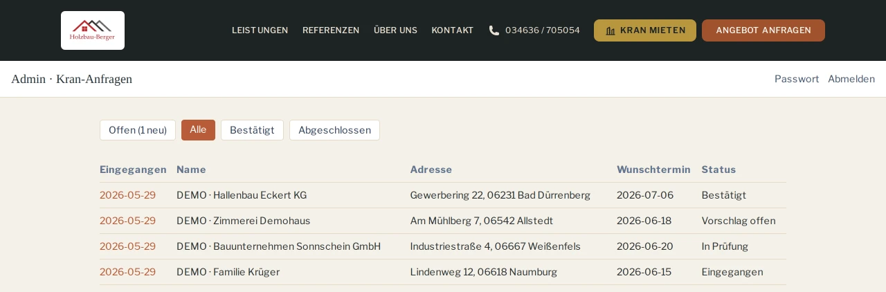 Übersicht der Kran-Anfragen im Admin-Bereich mit Eingangsdatum, Einsatzort, Wunschtermin und Status